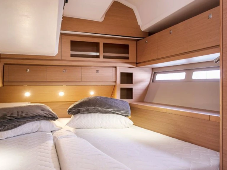 Sailboat to hire Capo d'Orlando at the best price