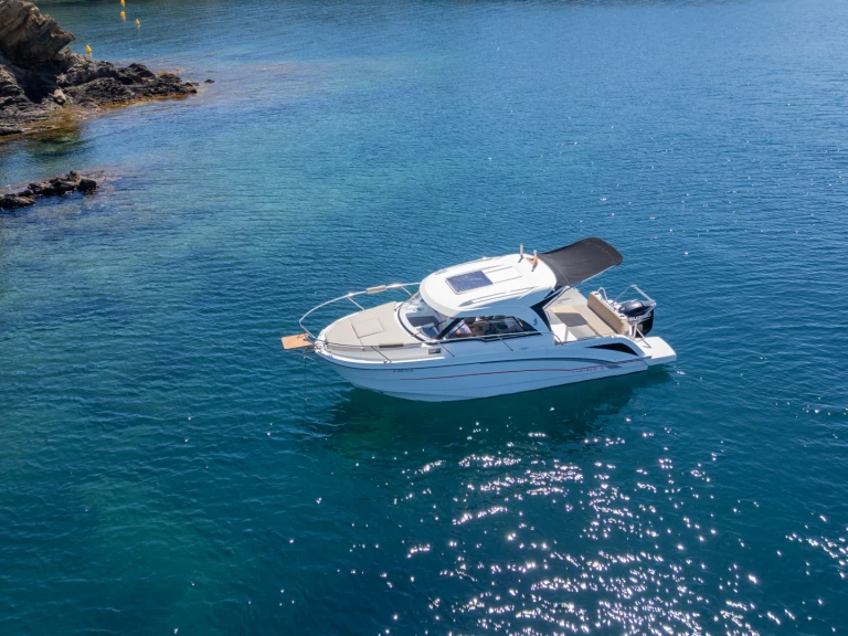 Hire a Bénéteau Antares 8 OB Cadaqués