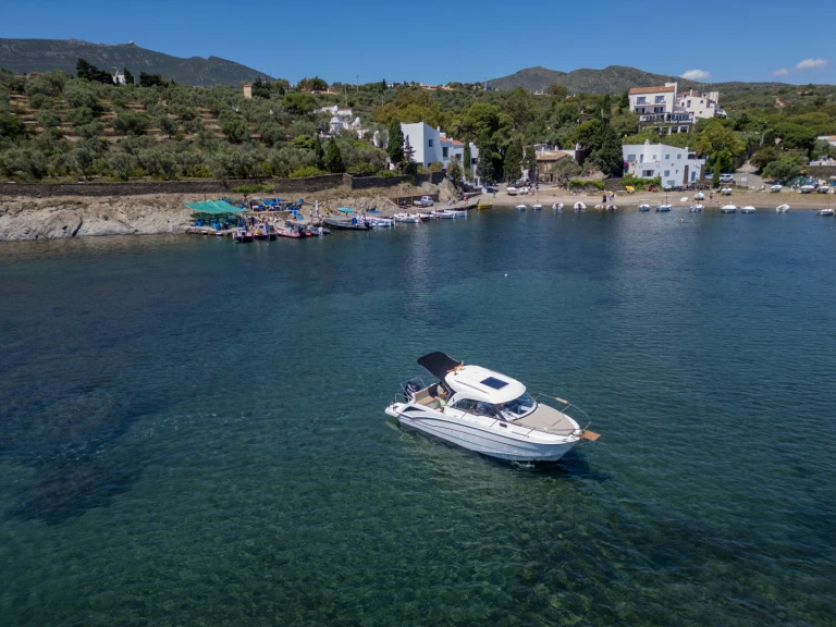 Charter a Bénéteau Antares 8 OB in Cadaqués on Samboat