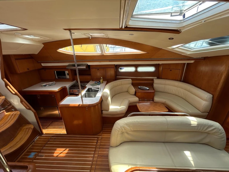 Sailboat to hire Cugnana Verde at the best price