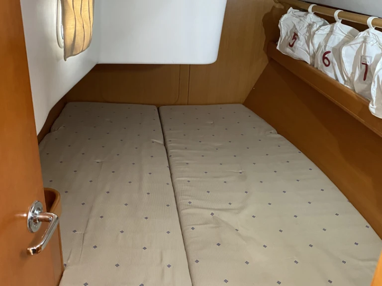 Sailboat hire in France - Bénéteau First 40.7