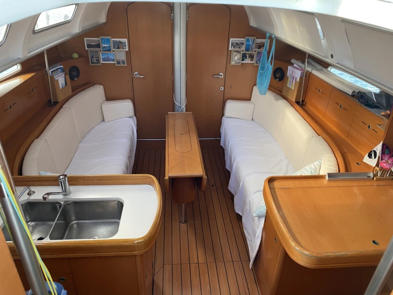 Charter a Bénéteau First 40.7 in France on Samboat