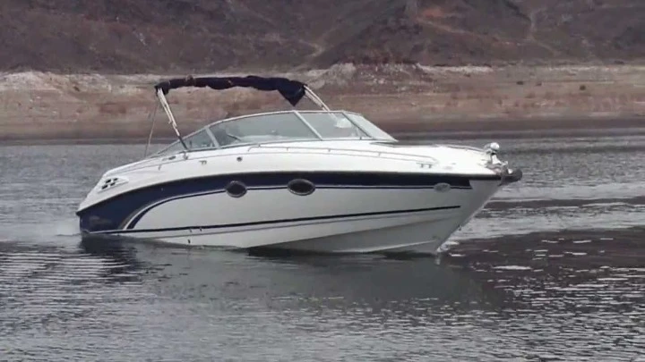 Motorboat hire in Terracina - Chaparall  2835ss