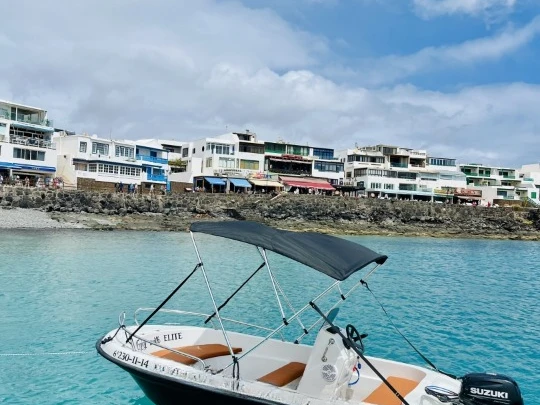Hire Motorboat Astec with a boat licence