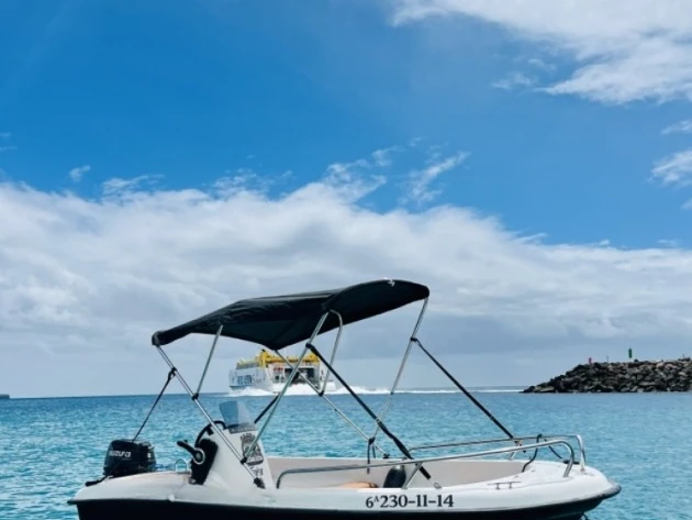 Astec FIBER 400 charter bareboat or skippered in  Playa Blanca