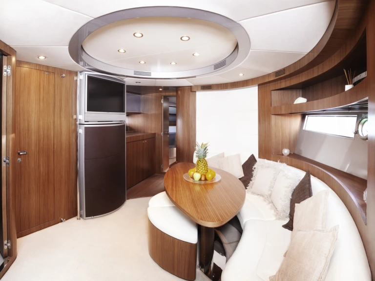 Motorboat to hire Marina Botafoch at the best price