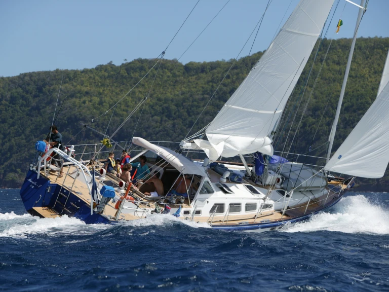 Yacht hire France cheap modèle unique grande croisière