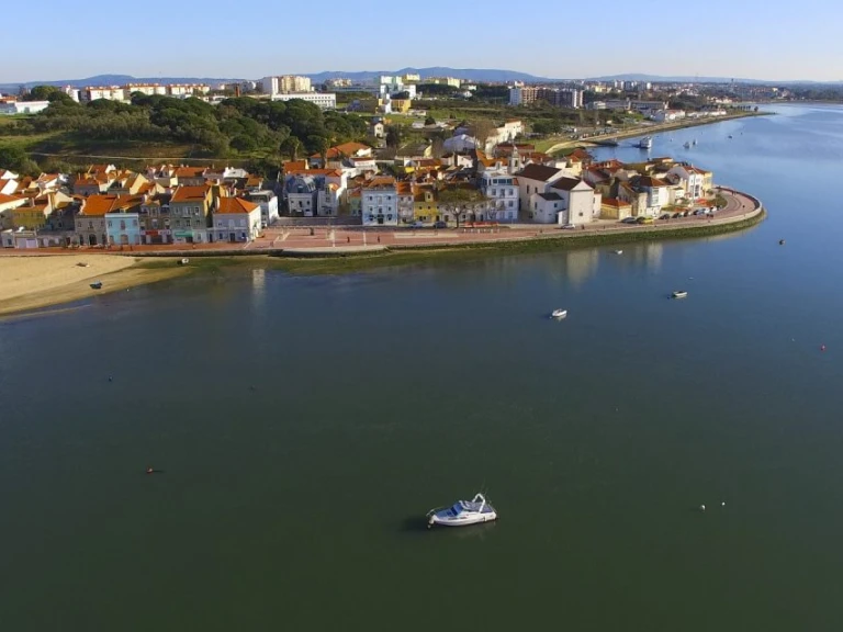 Charter a Lilybaeum Levanzo 25 in Cascais on Samboat