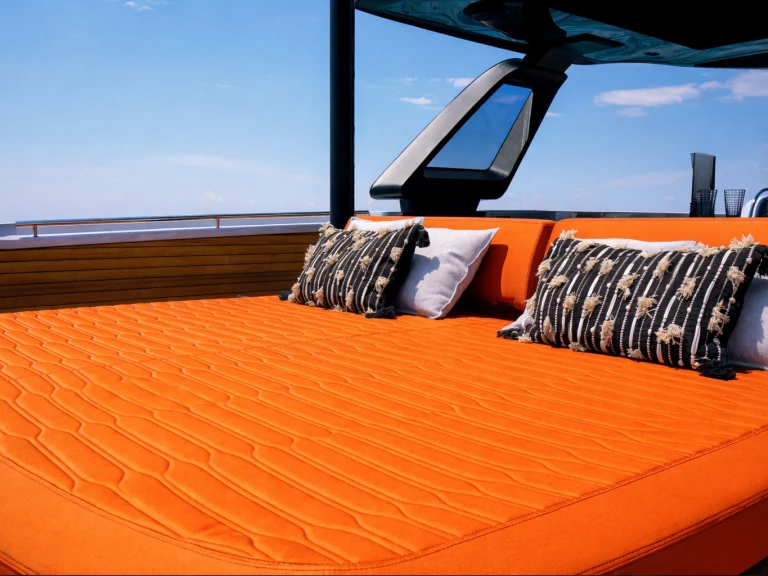 Hire Motorboat Cranchi with a boat licence