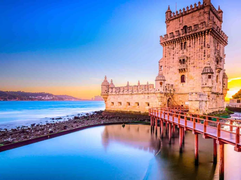 Motorboat to hire Cascais at the best price