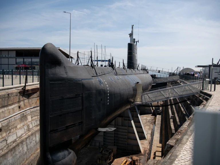 Hire a Lilybaeum Levanzo 25 Cascais