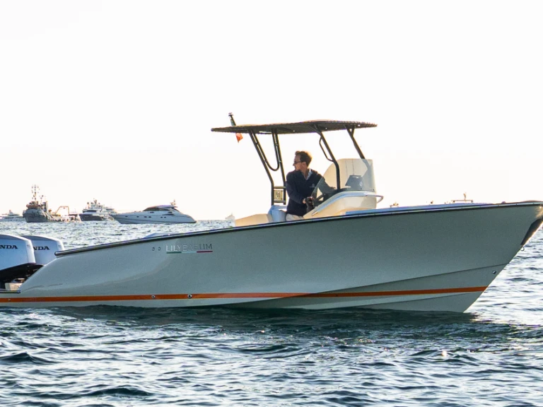 Motorboat to hire Cascais at the best price