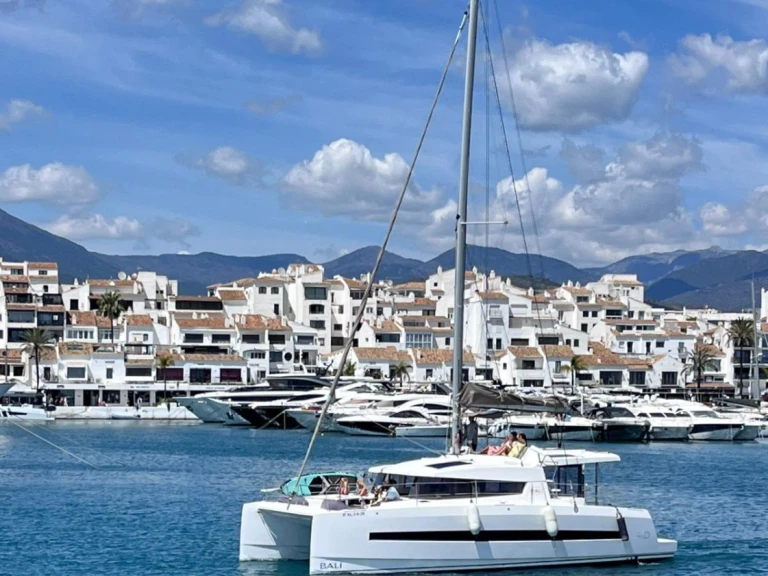 Yacht hire Puerto Banús cheap Bali 4.0