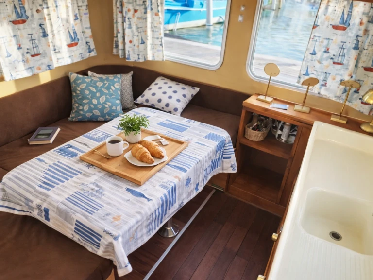 Charter a Locaboat Locaboat 935 in Saint-Jean-de-Losne on Samboat