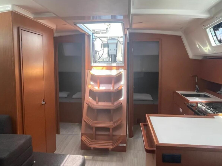 Sailboat to hire Paros (Island) at the best price