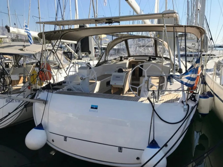 Charter a Bavaria Bavaria Cruiser 51 (5 cab.) in Gouvia on Samboat