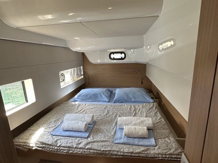 Hire a Bali Bali Catsmart (6 cab.) Tivat