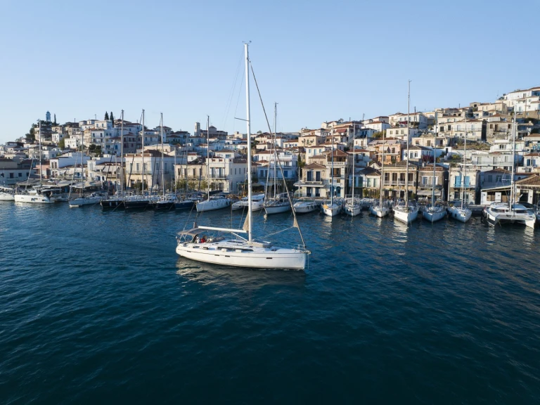 Bavaria Bavaria Cruiser 51 (5 cab.) charter bareboat or skippered in  Alimos