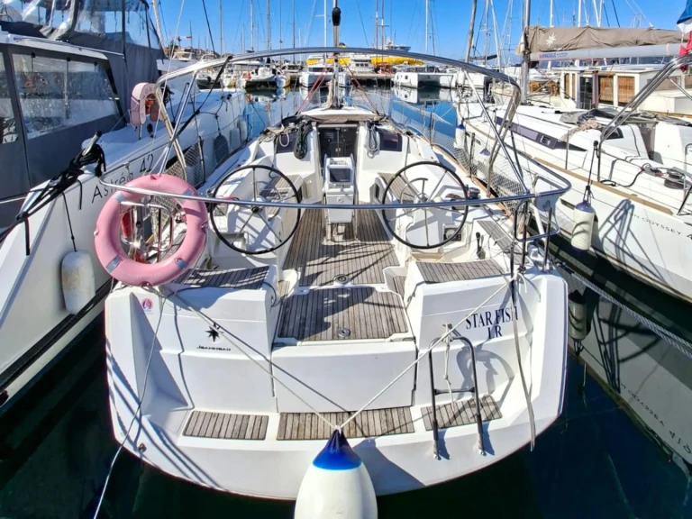 Sailboat hire in Propriano - Jeanneau Sun Odyssey 389 (3 cab.)