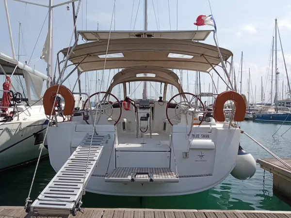 Jeanneau Sun Odyssey 439 (4 cab.) charter bareboat or skippered in  Lefkáda