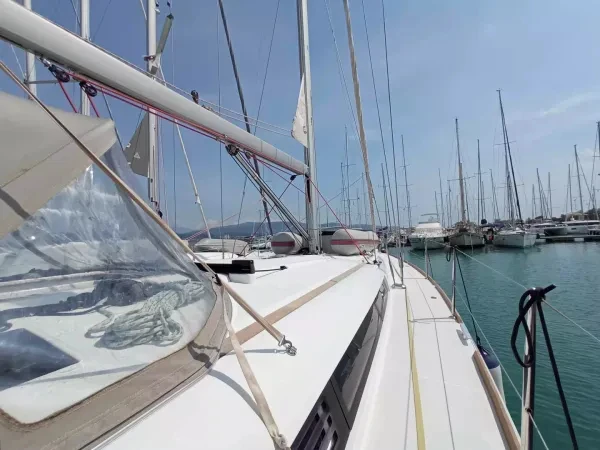 Hire a Jeanneau Sun Odyssey 439 (4 cab.) Lefkáda