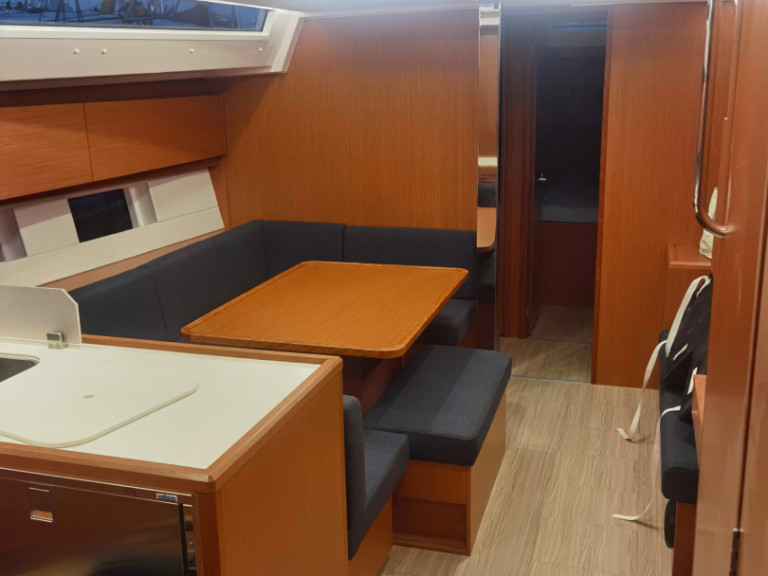 Yacht hire Alimos cheap Bavaria C45 Holiday