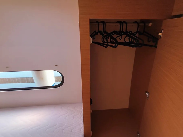 Yacht hire Pula cheap Excess 11 (6 cab.)