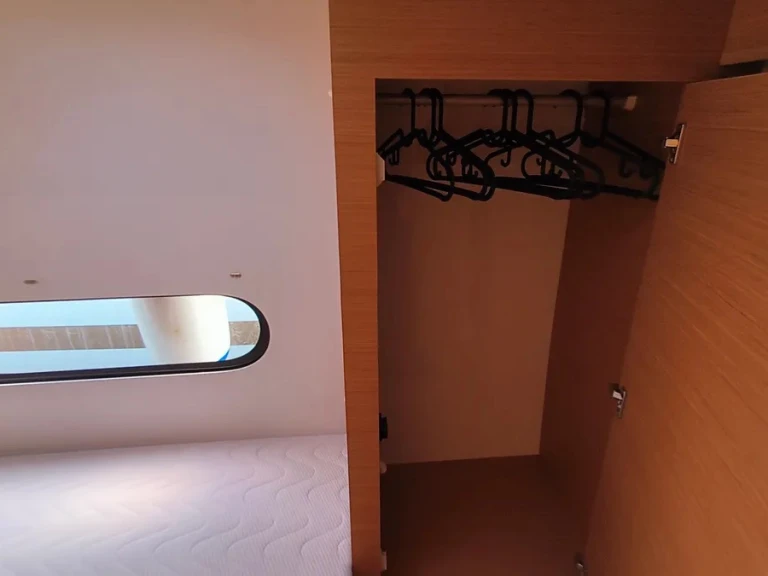 Yacht hire Pula cheap Excess 11 (6 cab.)