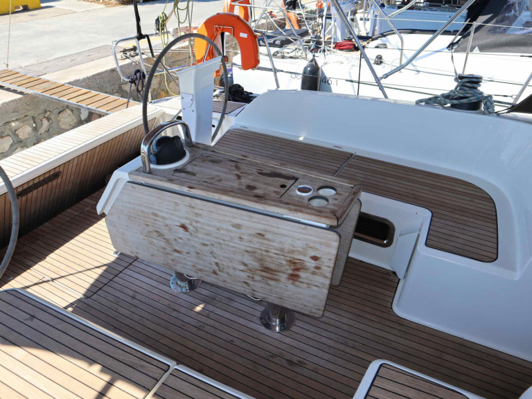 Sailboat to hire Gouvia at the best price