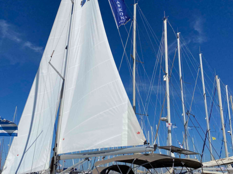 Hire Sailboat Bavaria with a boat licence