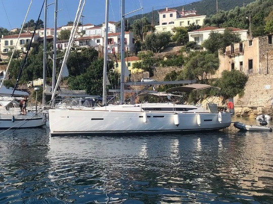 Jeanneau Sun Odyssey 409 (3 cab.) charter bareboat or skippered in  Lefkáda