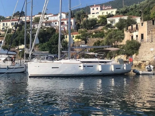 Jeanneau Sun Odyssey 409 (3 cab.) charter bareboat or skippered in  Lefkáda