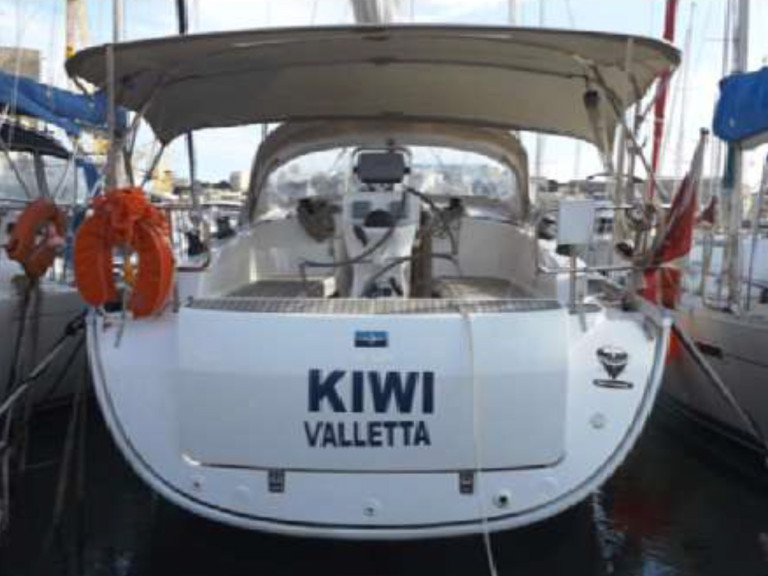Charter a Bavaria Bavaria Cruiser 36 (3 cab.) in Kalkara on Samboat