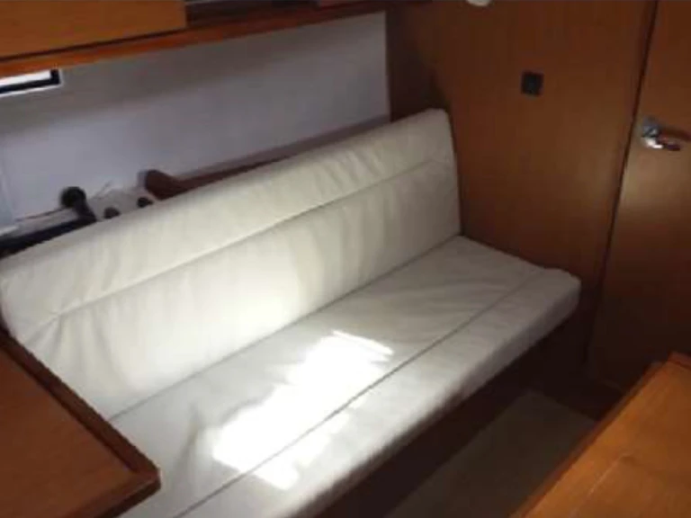 Hire Sailboat Bavaria with a boat licence