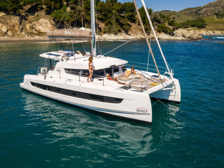 Charter a Bali Bali 4.2 (5 cab.) in Bormes-les-Mimosas on Samboat