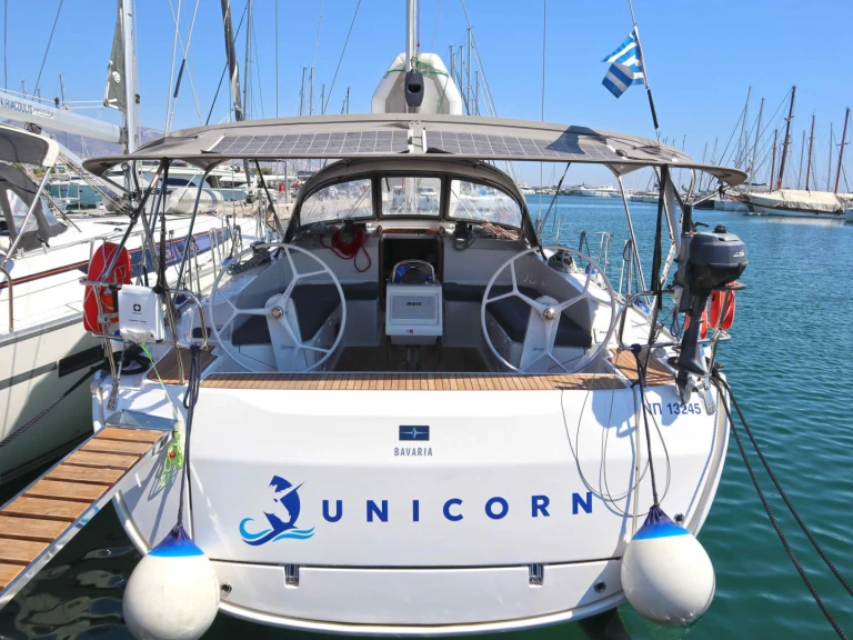 Charter a Bavaria Cruiser 46 in Alimos on Samboat