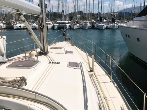 Yacht charter Néa Péramos - Bavaria Bavaria 43 Cruiser (3 cab.) on SamBoat