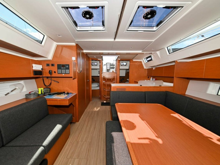 Charter a Bavaria Bavaria C45 in Pula on Samboat