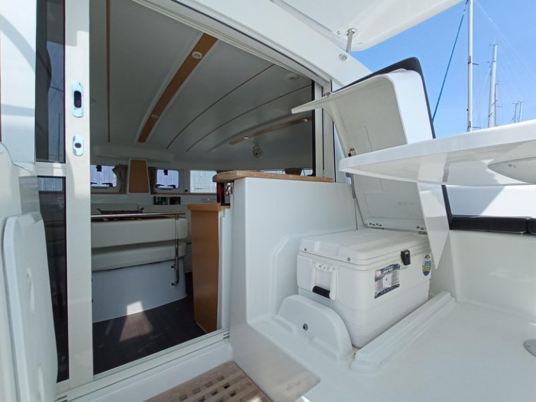 Catamaran hire in Lefkáda - Lagoon Lagoon 380