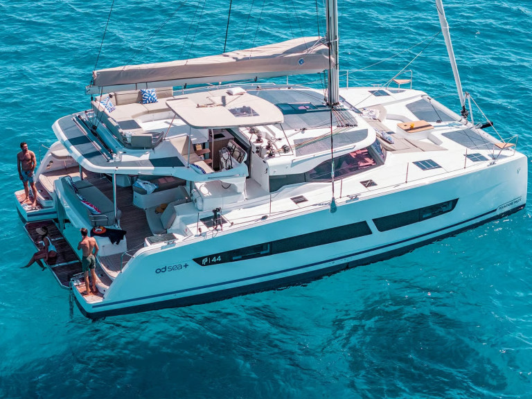 Catamaran to hire Néa Péramos at the best price