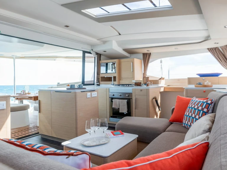 Yacht charter Néa Péramos - Fountaine Pajot FP 44 Quatuor (6cab.) on SamBoat