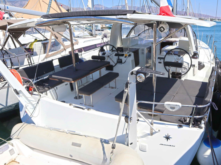 Yacht hire Néa Péramos cheap Sun Loft 47 (7 cab.)