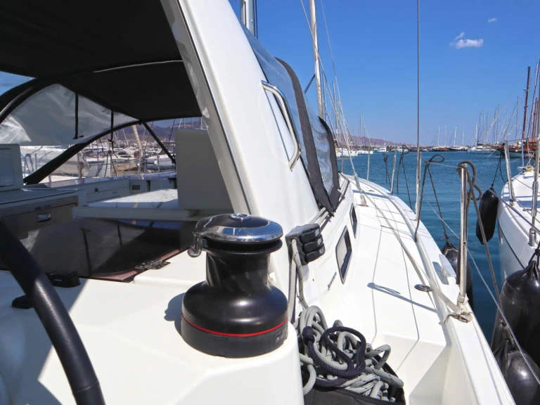 Charter a Jeanneau Sun Loft 47 (7 cab.) in Néa Péramos on Samboat