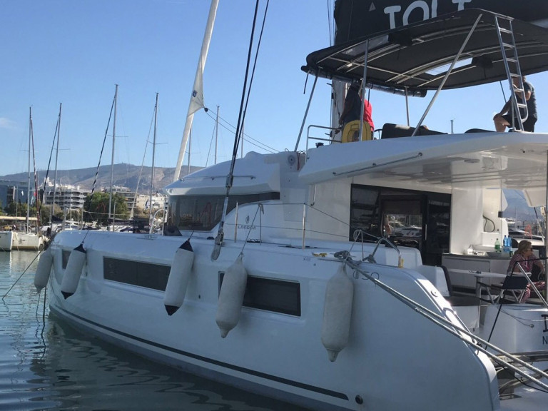 Hire Catamaran Lagoon with a boat licence