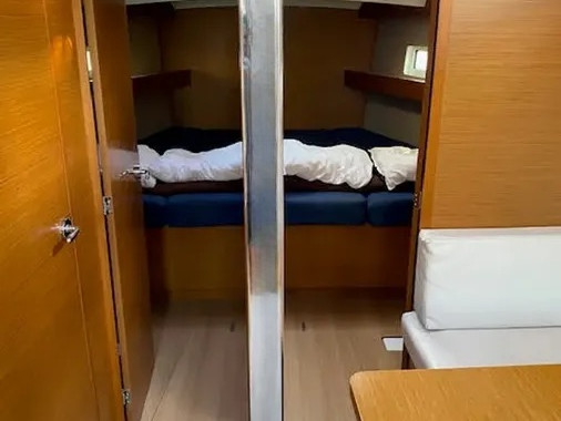 Hire Sailboat with or without skipper Jeanneau Paros (Island)