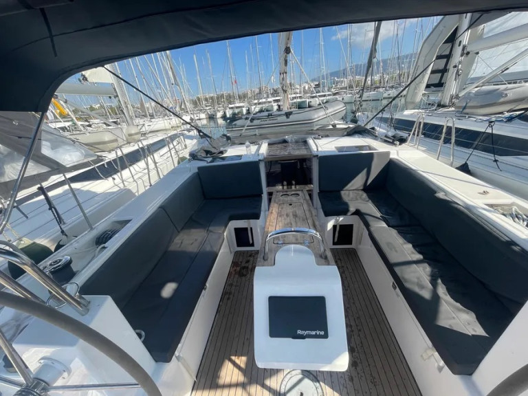 Hire Sailboat Bavaria with a boat licence