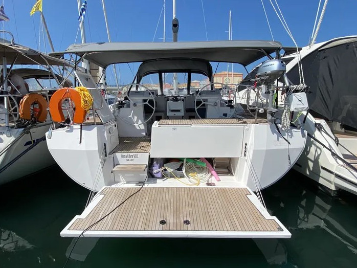 Hire Sailboat Bavaria with a boat licence