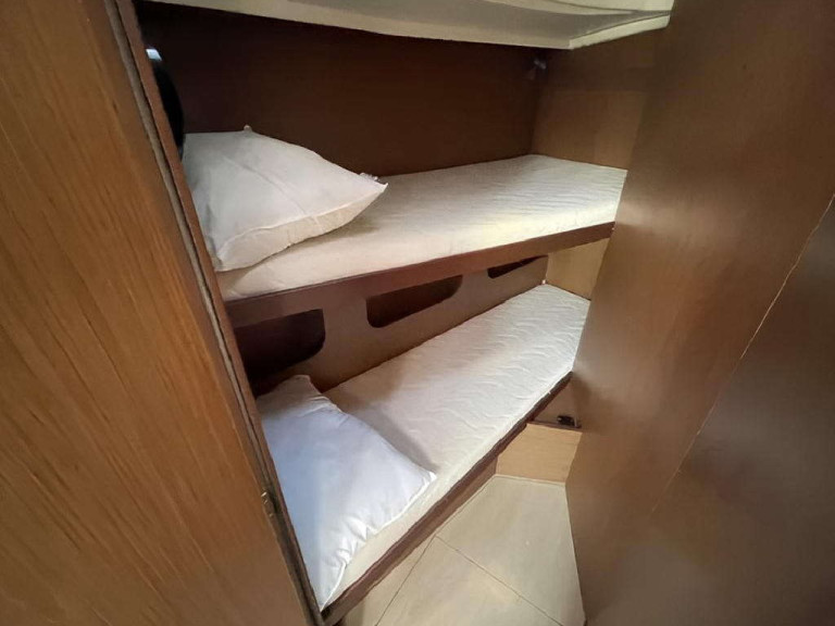 Hire Sailboat Bénéteau with a boat licence