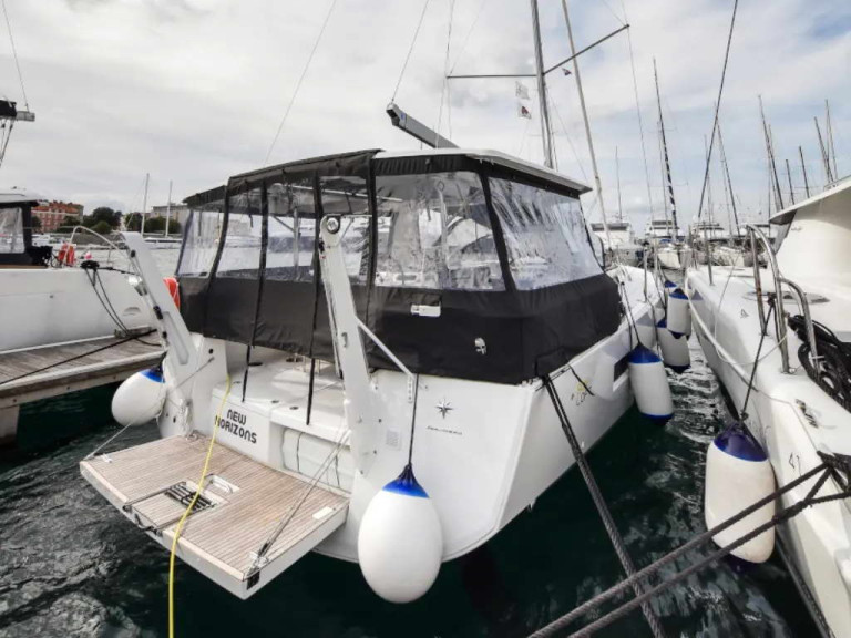 Jeanneau Sun Loft 47 (7 cab.) charter bareboat or skippered in  Bormes-les-Mimosas
