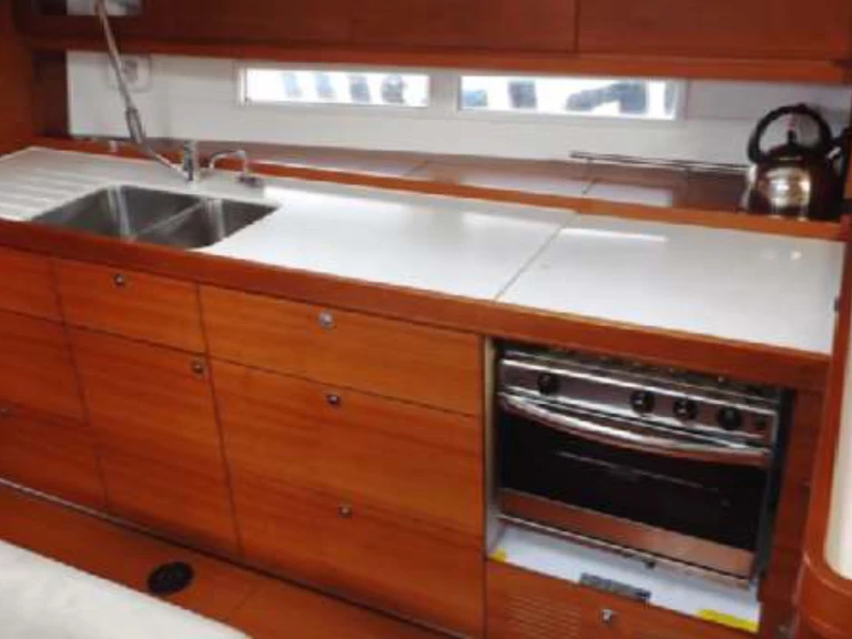 Charter a Dufour Dufour 450 GL (4 cab.) in Kalkara on Samboat